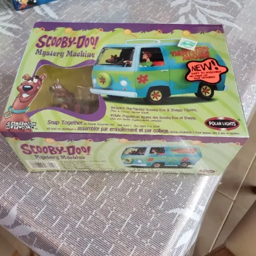 kit Polar Lights da Máquina do Mistério (The Mystery Machine) do Scooby-Doo