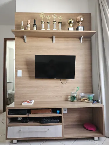 Painel para TV com rack e prateleira - 1,48 m - Madeirado