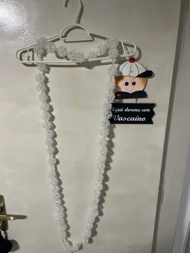 Crucifixo com 1 metro e 44 de comprimento com 2 centímetro cada bola cristal theco