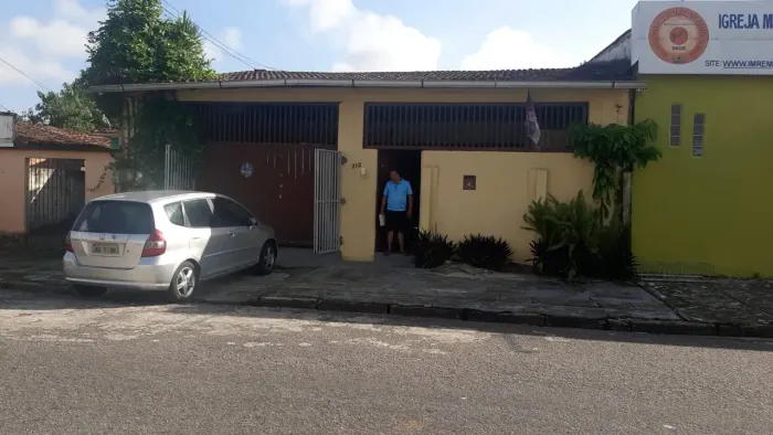 Casa térrea med. 10x50 na Rua Esperanto, próx. a Av. Pedro A. Cabral.