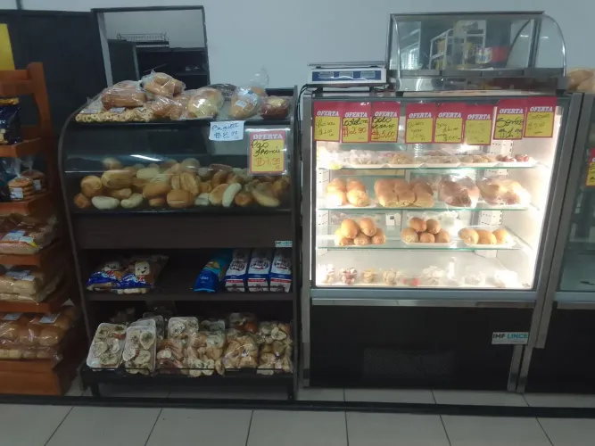 Balcão de padaria seco/refrigerado.