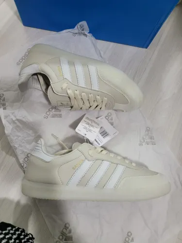 Tênis adidas Samba em couro legítimo 35