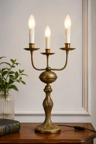 Luminária Vintage de Mesa em Metal - 3 Braços