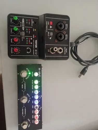 PEDALEIRA E INTERFACE DE ÁUDIO