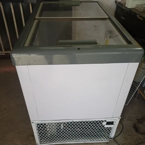 Freezer tampa de vidro 310 L Metalfrio