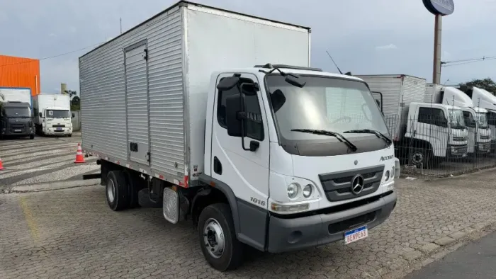 Mercedes Accelo 1016 bau Baixo km