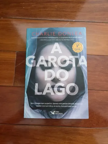 Livro "A garota do Lago" (Charlie Donlea)