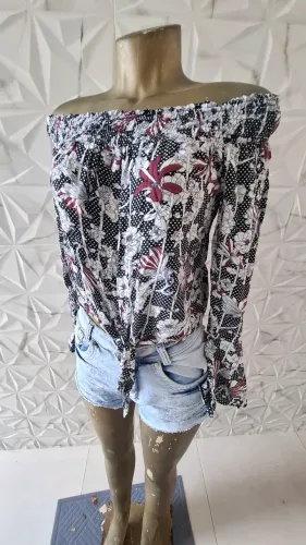 Blusa cigana ombro a ombro com amarração frontal