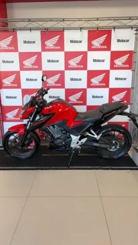 Honda CB 300F Twister 2024 vermelha 4.393 km freios abs