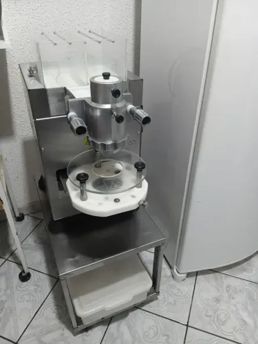 Kit para produção de salgados Masseira+ Modeladora Consul