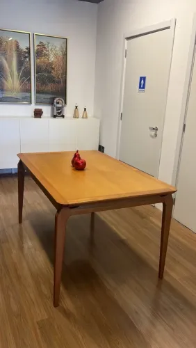 Mesa 1,40x0,90 toda em madeira 