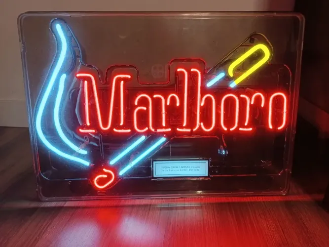 Luminoso Marlboro