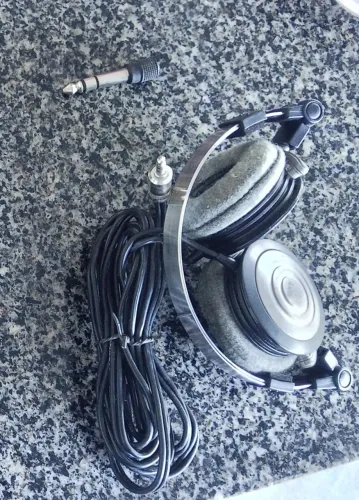 Fone de ouvido akg
