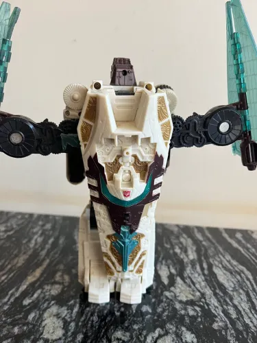 Boneco Transformers em ótimo estado