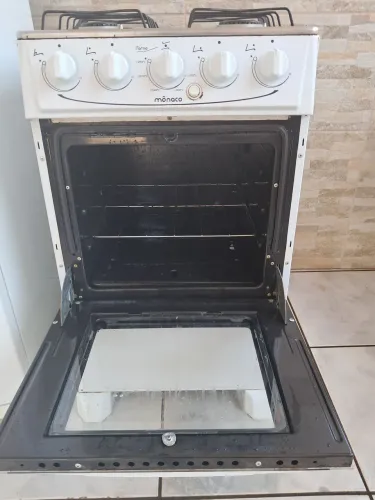 Geladeira de 207 litros e fogão de 4 bocas usado. Barato para vender rápido