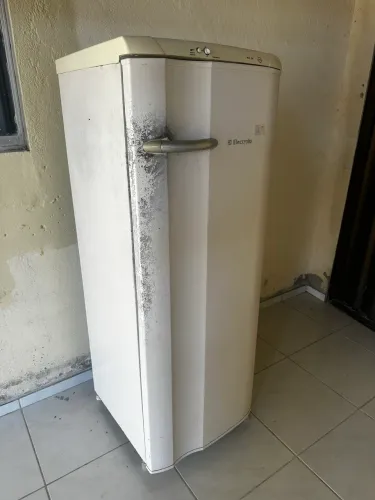 Geladeira gelando muito