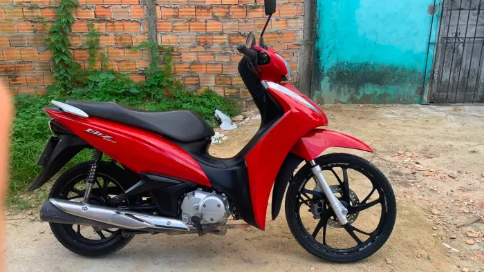 Vendo biz 2024 com 15 mil km