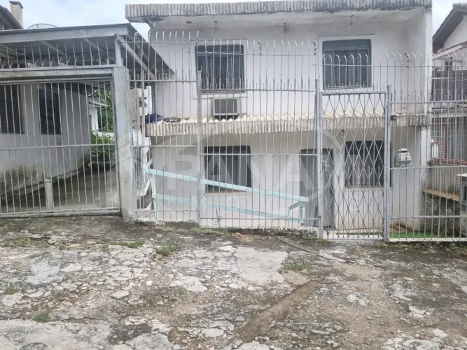 Casa 4 Dormitórios, 2 Vagas, no Bairro Chácara das Pedras