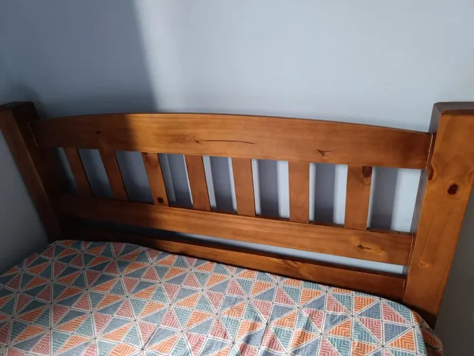 Cama de casal de madeira<br>? Bom estado<br>? Valor negociável