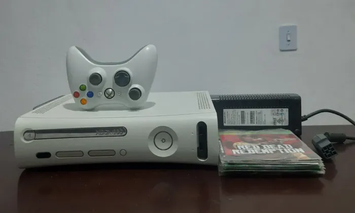 Xbox 360 fat LTU completo + jogos brinde
