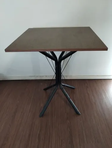 Mesinha 68x68cm