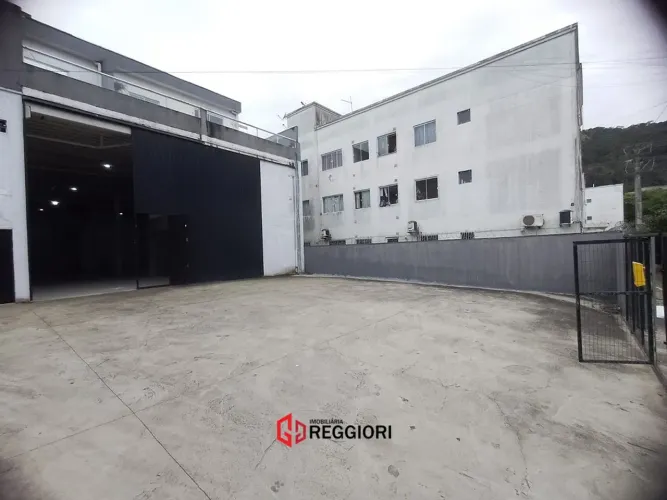 GALPAO EM BALNEARIO CAMBORIU 400M2 FACIL ACESSO PROX BR101