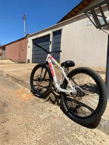 Gios 4 trix branca e vermelha
