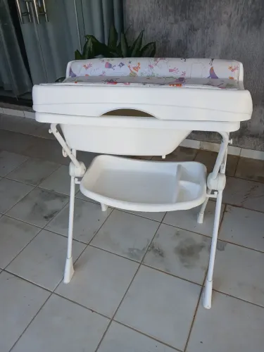 BANHEIRA COM SUPORTE E TROCADOR