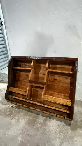 Adega / Cristaleira em Excelente Estado