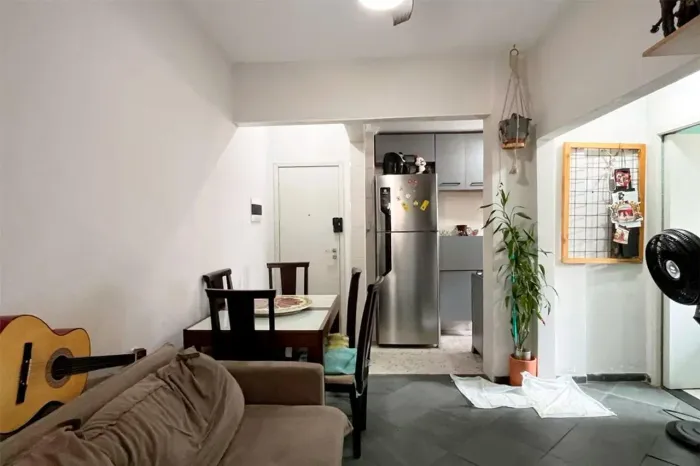 VENDA DE APARTAMENTO DE 45m2 COM 2 DORMS E 1 BANHEIRO E VAGA INSUFICIENTE NA QUADRA DA PRA