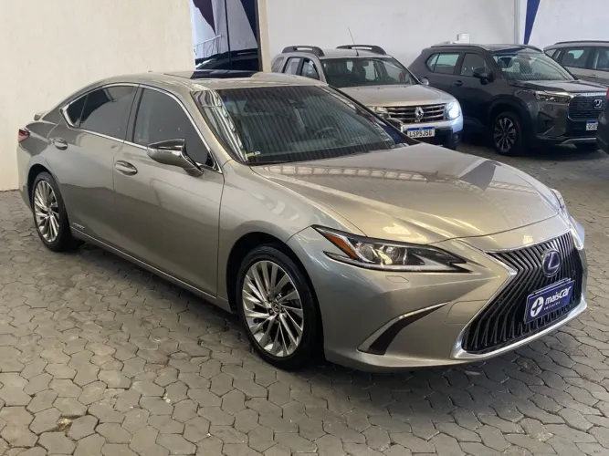 Lexus ES-300H ES300h 2.5 16V Aut. (hybrid) 2021