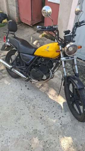 Suzuki intruder 125