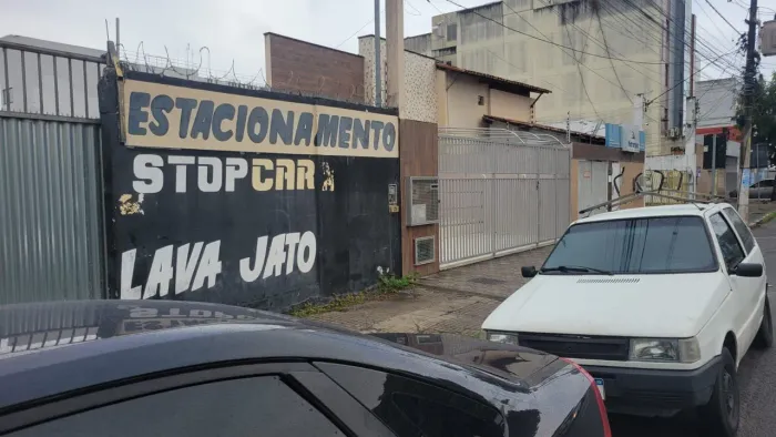 Estacionamento posto de lavagem