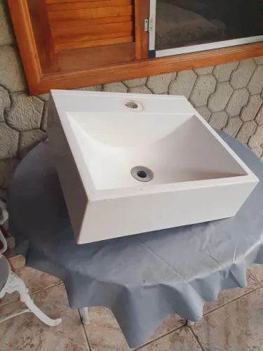 Pia de lavabo ou banheiro prática pequena