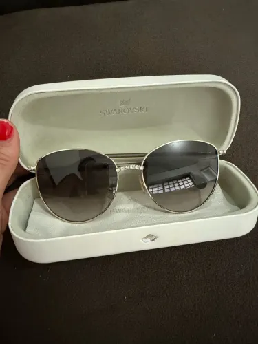 Desapegando desse óculos de sol Swarovski lindo! ?