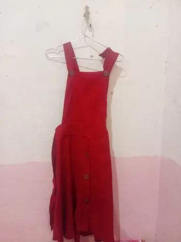 Vestido/jardineira com saia
