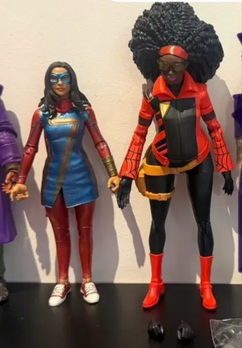 Miss marvel e Jessica Drew marvel legends 