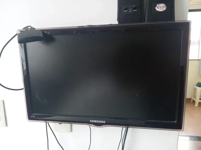 TV monitor 14 polegadas Samsung está funcionando 