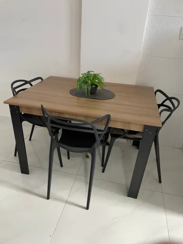 Mesa de Madeira MDP com 3 cadeiras