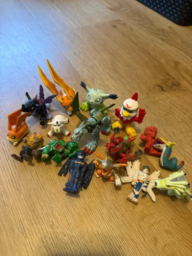 Lote miniaturas bonecos Digimon