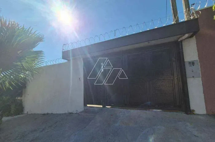 Casa para Locação no Bairro Maria Paula  3 Dormitórios (2 Suítes), Lazer com Piscina e 3 V