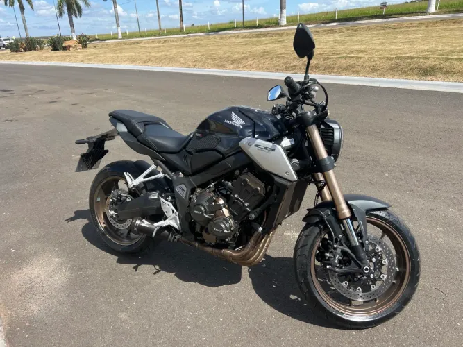 CB 650R 2023 IMPECÁVEL - 13.000km