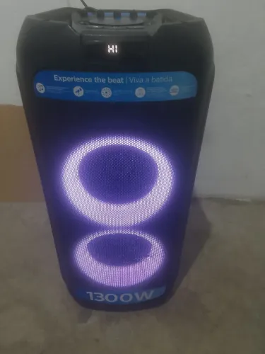 Caixa de som potente de 1300 watts