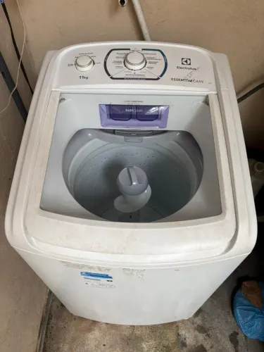 Máquina de lavar roupas Eletrolux 