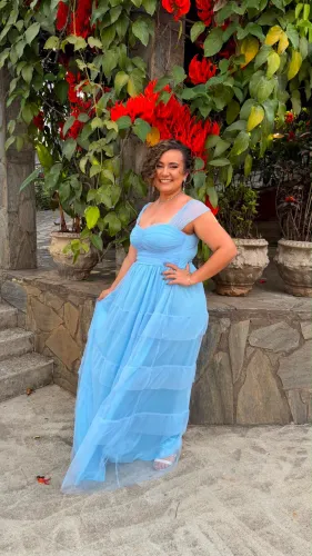 Vende-se vestido azul tifany/bebe usado apenas uma vez, lindo ideal