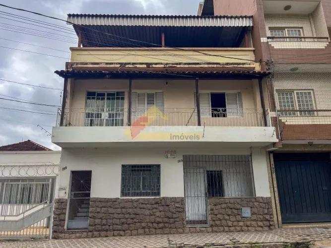 Prédio à venda, 6 quartos, Centro - Divinópolis/MG