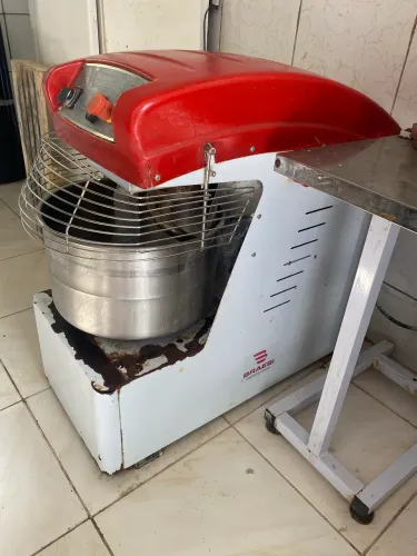Vendo Masseira - seminova