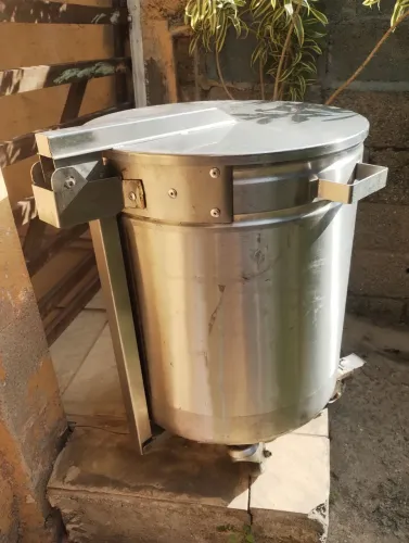 Lixeira inox industrial 80 litros