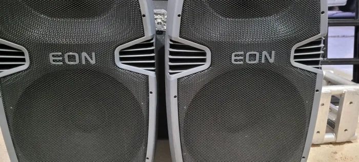 Caixa de som jbl eon 