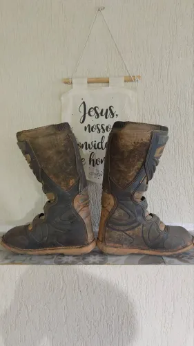 VENDO BOTA DE TRILHA 43